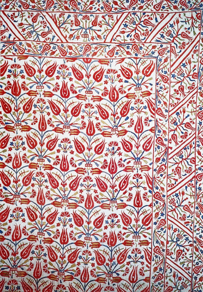 XVII. yüzyıl başına ait lâle desenli dokuma (TSM, nr. 31/4)