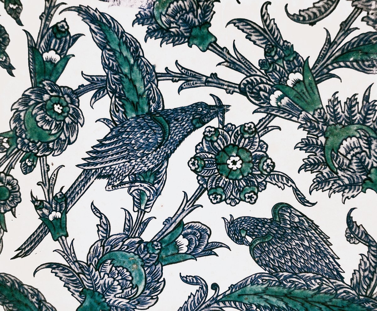 Bağdat Köşkü’nün süslemesinde kuş motiflerinin kullanıldığı çinilerden bir detay