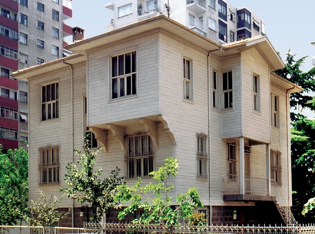 Kozyatağı’nda Esad Erbîlî’nin restore edilen köşkü – Kadıköy/İstanbul