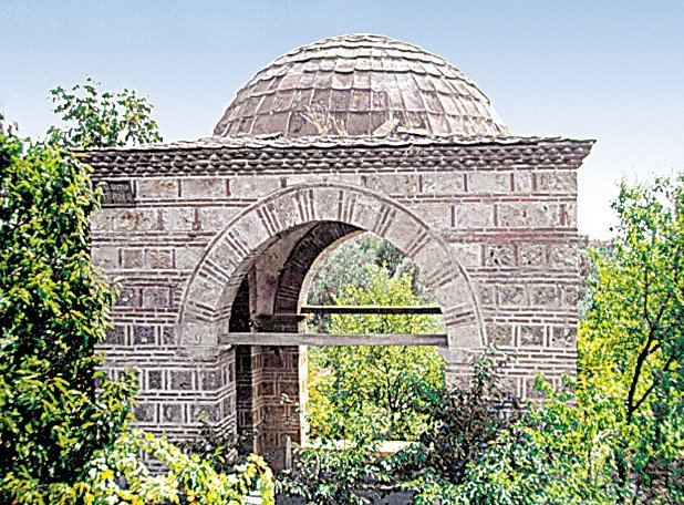 Baldaken tarzı türbelerden İznik’teki Sarı Saltuk Türbesi – Bursa