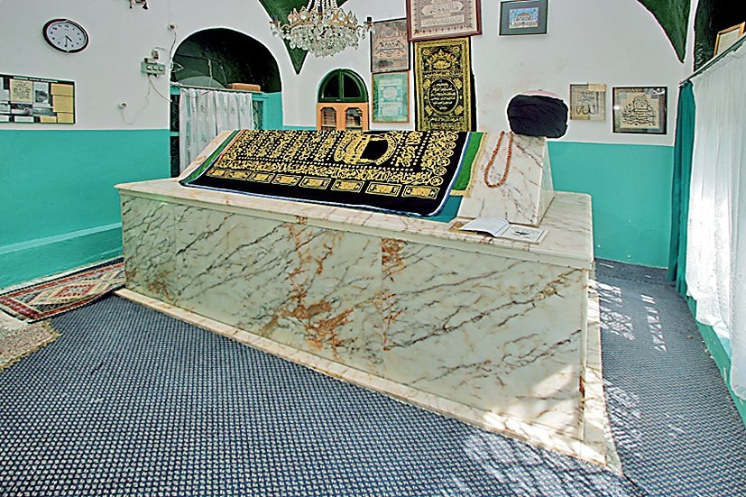 Sezâî-yi Gülşenî’nin sandukası