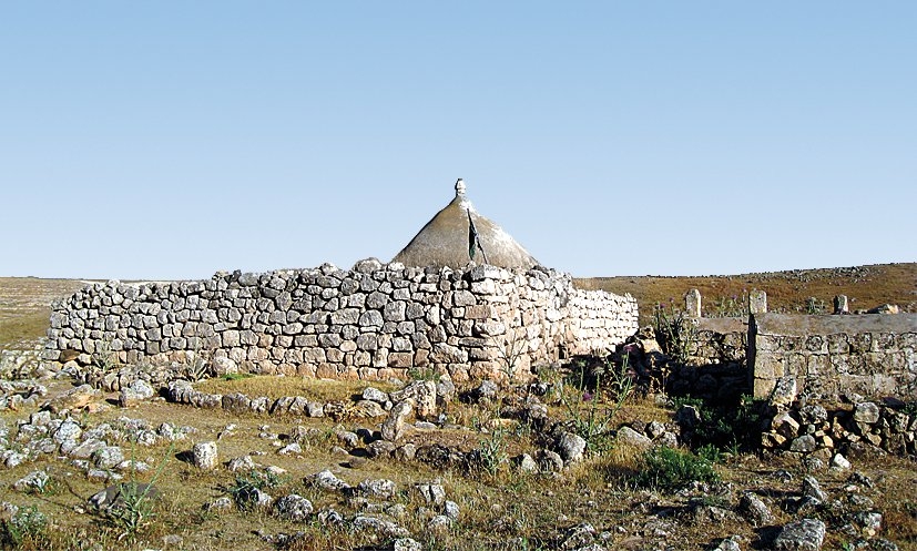 Mardin-Dedeköy’de Dede Garkın Türbesi