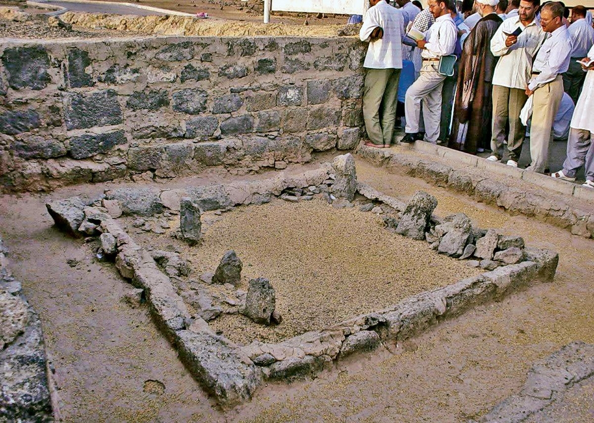 Cennetü’l-bakī‘da Hz. Muhammed’in  kızları Ümmü Külsûm, Rukıyye ve Zeyneb’in mezarları