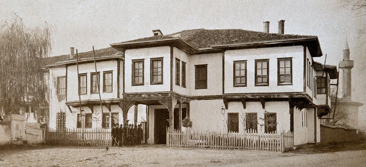 XX. yüzyıl başında Bolu Hükümet Konağı (İÜ Ktp., Albüm, nr. 90786)