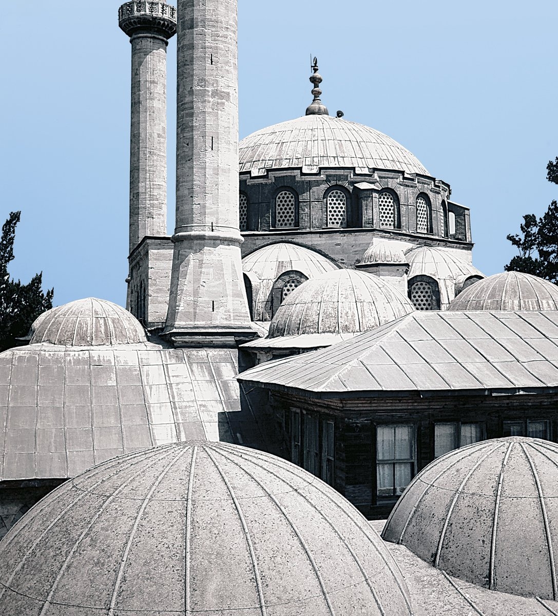 Atik Vâlide Sultan Camii’nin dış görünüşü