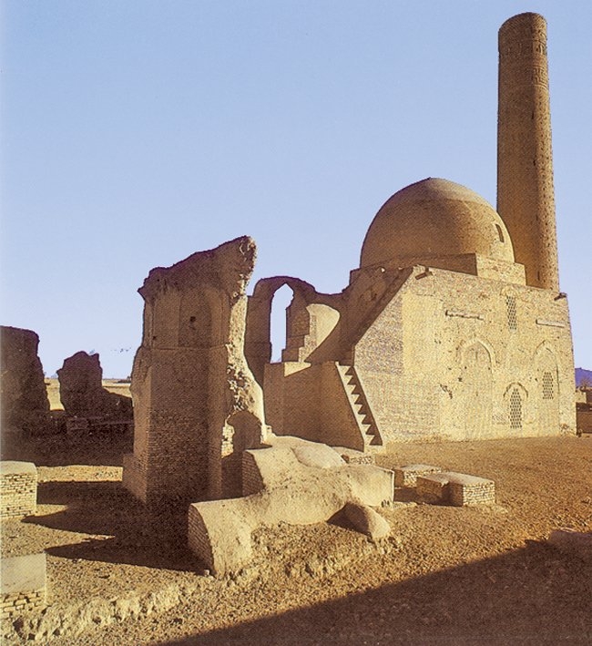 Minaresi Sultan Berkyaruk devrinde yapılan (491/1097-98) Mescid-i Bersiyân – İsfahan/İran
