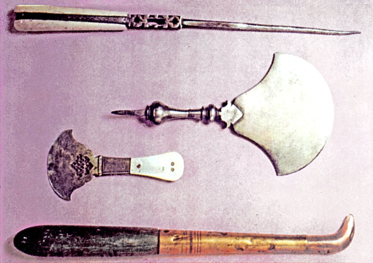 Ciltçilikte kullanılan çelik ve demirden yapılmış yekşah, teber gibi bazı aletler