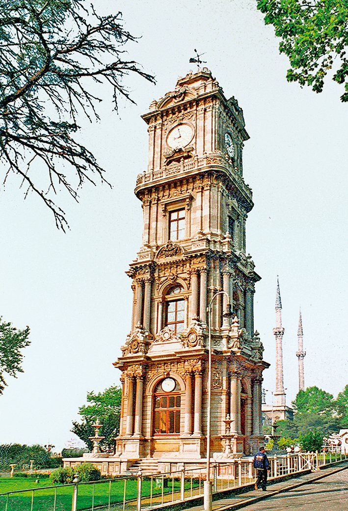 II. Abdülhamid’in emriyle 1890-1894 yılları arasında yapılan Dolmabahçe Saat Kulesi