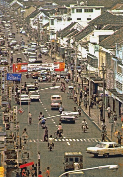 Bandung’un Asya-Afrika caddesinden bir görünüş – Cava/Endonezya