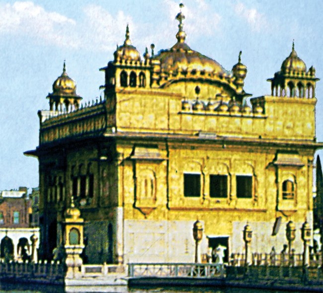 Amritsar’da Sihler’e ait ünlü Altın Tapınak