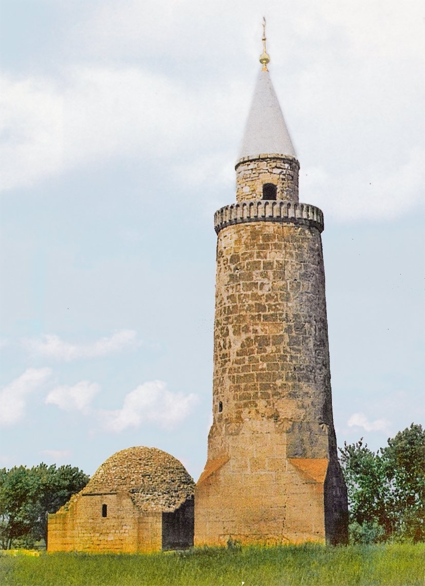 Tarihî Bolgar şehrindeHan Türbesi ve Kiçi (Küçük) Minare