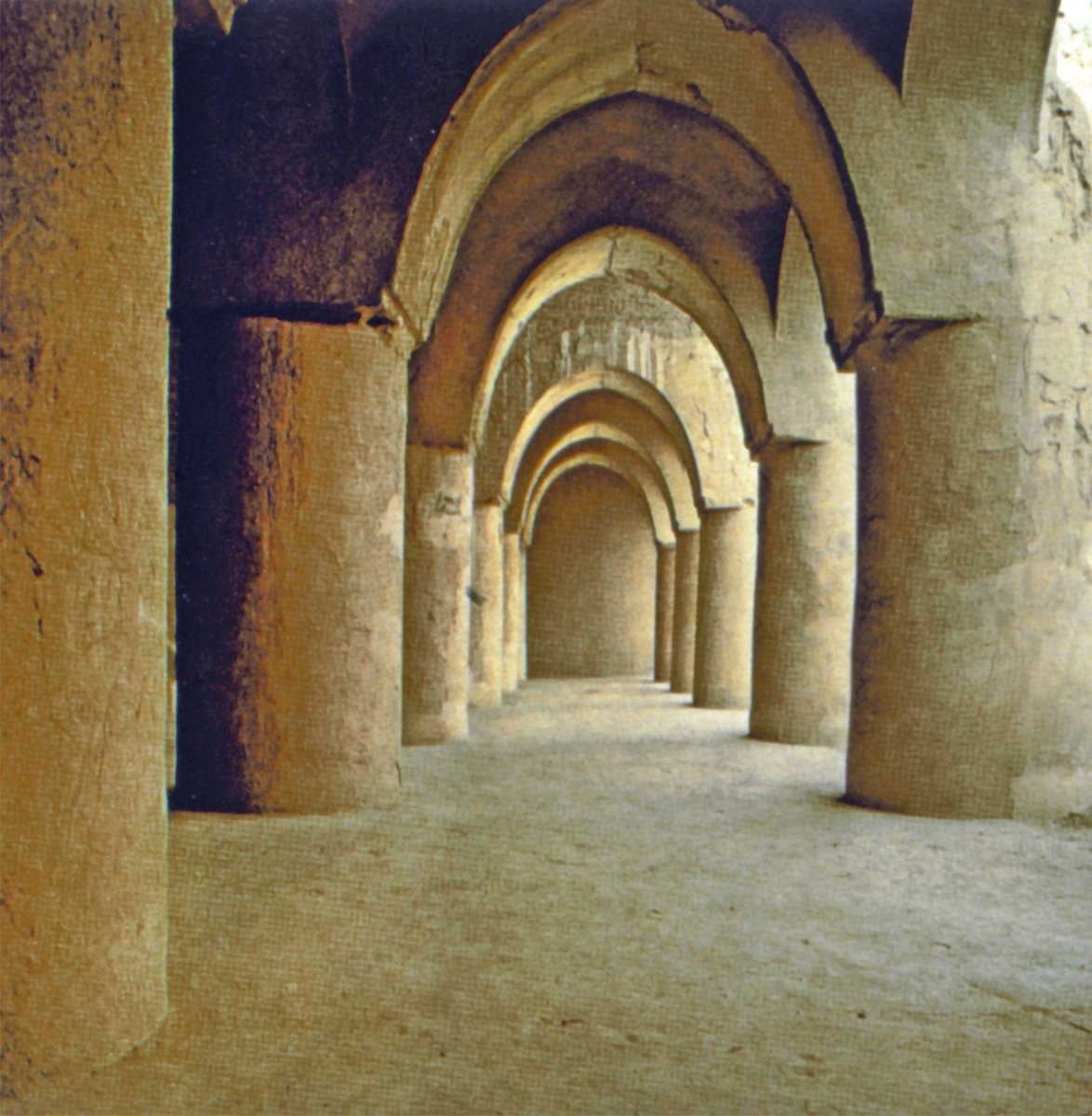 Damgan Târîhâne Camii’nin destek ve kemer sistemini gösteren bir detay