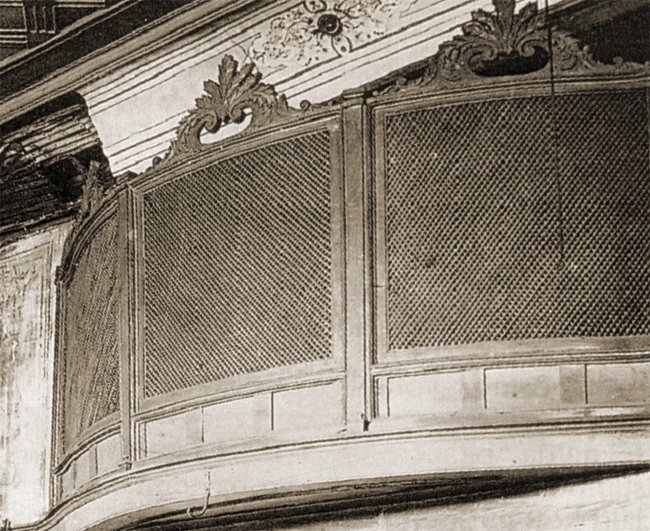 Gümüşhânevî Tekkesi’nin Fatma Sultan Camii ile bağlantılı olan mahfilinin eski bir fotoğrafı (Semavi Eyice fotoğraf arşivi)