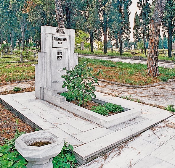 Süleyman Nazif’in Edirnekapı Şehitliği’ndeki mezarı