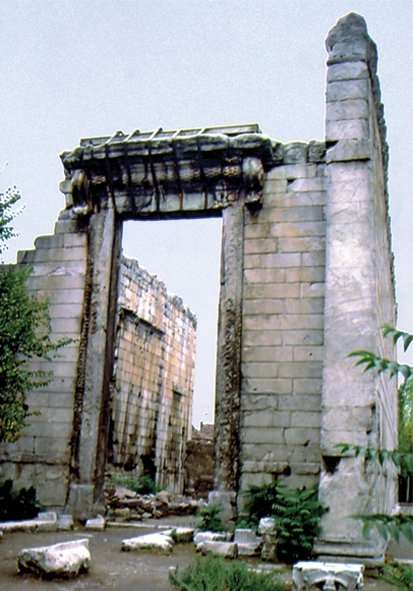 Augustus Mâbedi’nin kapısı