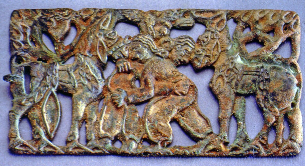 İpek yolu üzerinde, Orta Moğolistan’da bulunmuş II. yüzyıla ait bronz kemer tokası (Xiwengou Zhai Koleksiyonu)