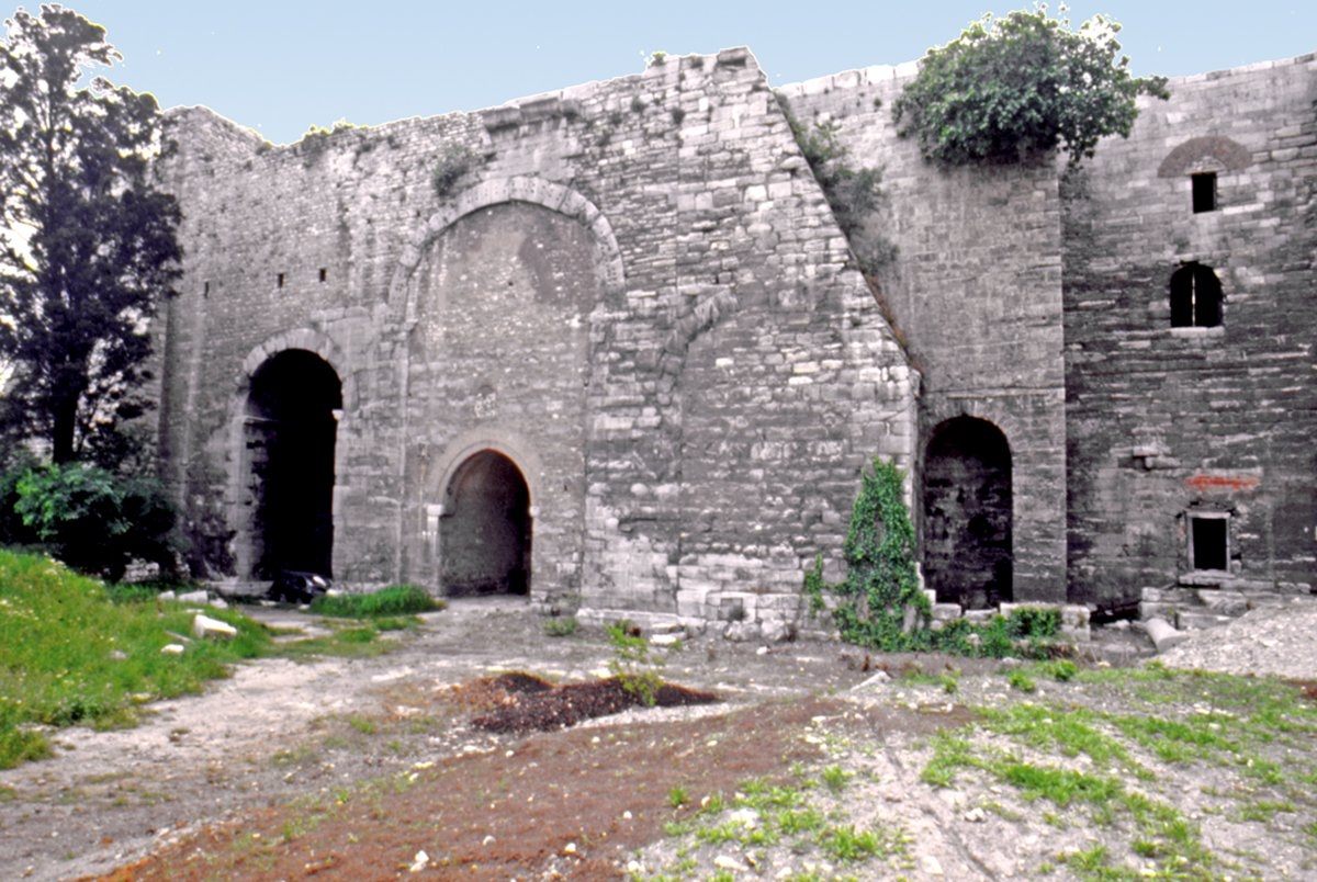 İstanbul surlarının İmparator II. Theodosios devrinde inşa edilen kısmına ait Yedikule’deki tören kapısı (Altınkapı) – Fatih/İstanbul