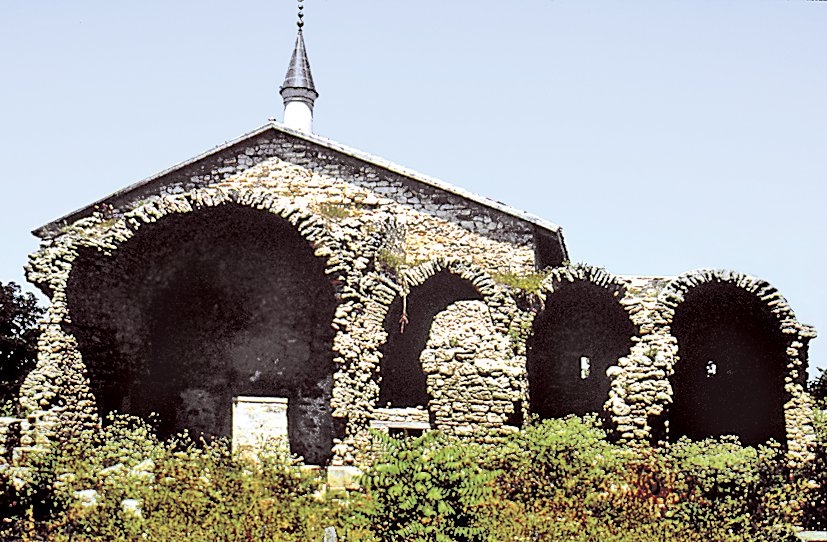 Özbek Han Medresesi’nin kalıntıları