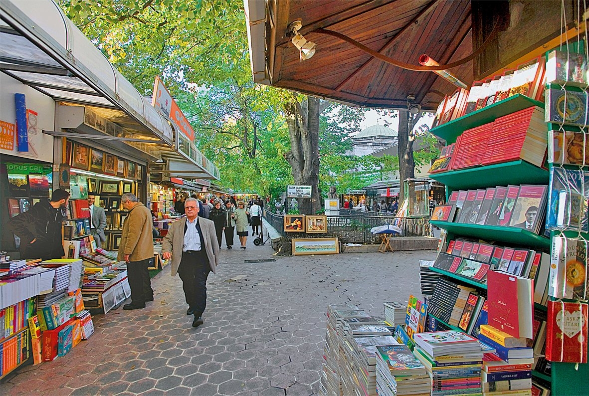 Beyazıt’taki Sahaflar Çarşısı’ndan bir görünüş – Fatih/İstanbul