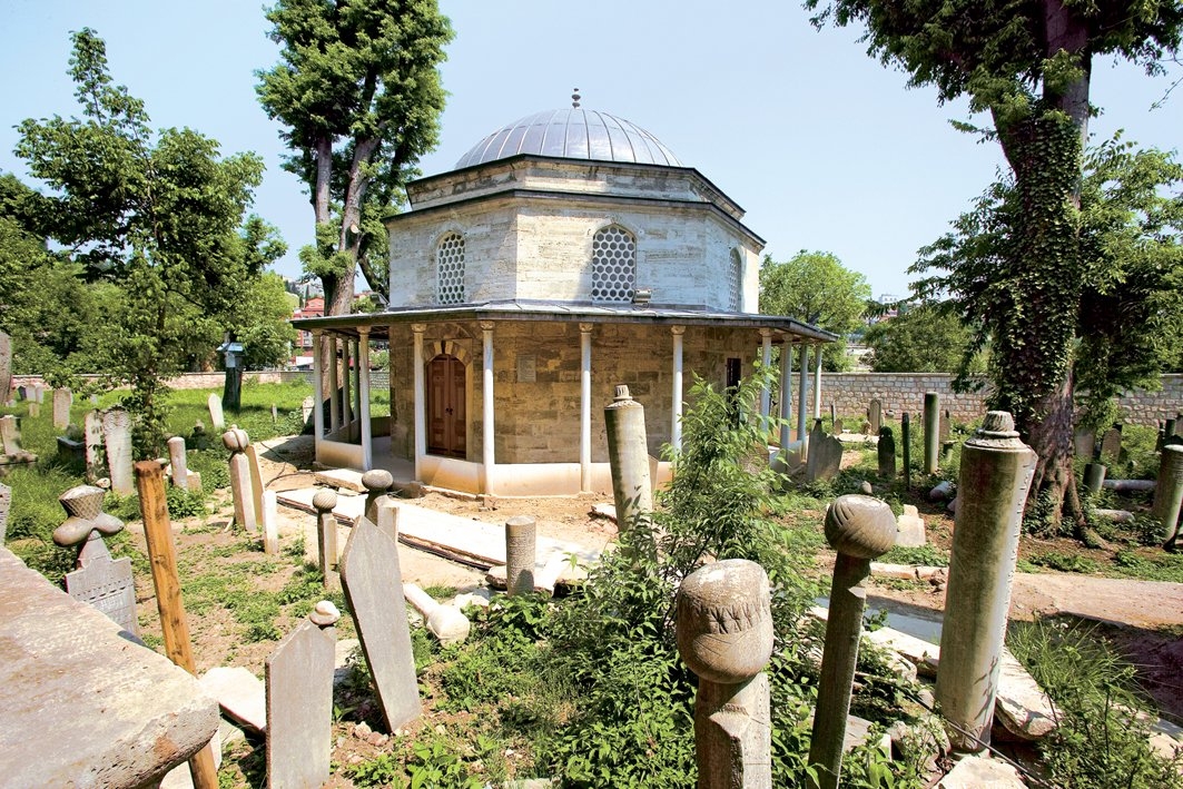 Piyâle Paşa Türbesi ve hazîresi