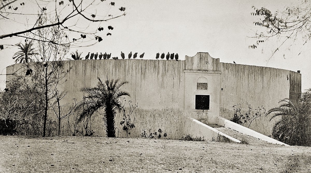 Bombay Kalesi’nin XX. yüzyıl başında çekilmiş bir fotoğrafı (İÜ Ktp., Albüm, nr. 91360)