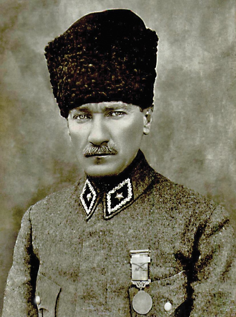 Mustafa Kemal Atatürk Millî Mücadele yıllarında (TTK Kütüphanesi Fotoğraf Arşivi)