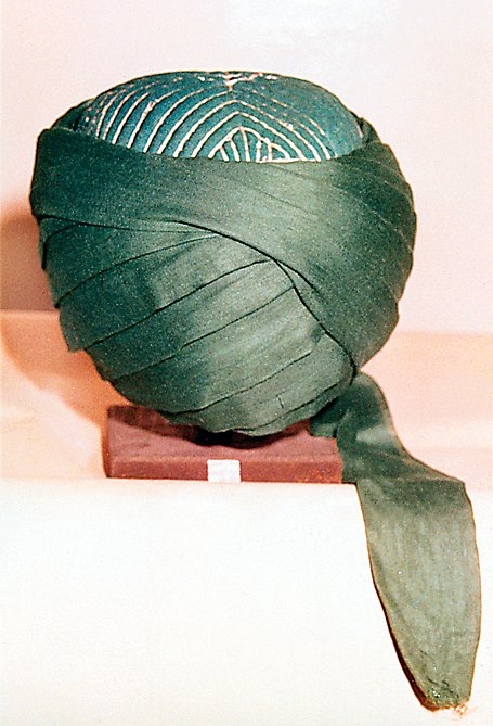 Şâzelî tâc-ı şerifi(İstanbul Şehir Müzesi, Envanter nr. 3096/10)