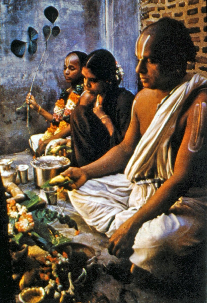 Brahman âyinini gösteren bir fotoğraf