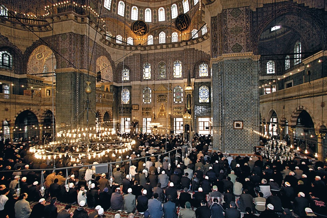 Yenicami’nin harim kısmından bir görünüş