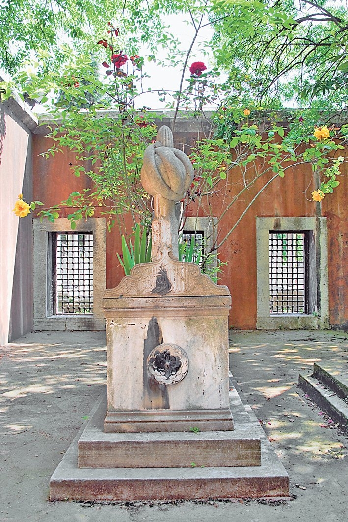 Pertev Paşa’nın mezarı – Eyüpsultan/İstanbul