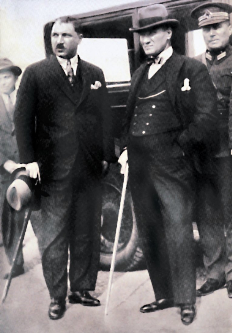 Mustafa Kemal Atatürk Maarif Vekili Necati Bey ile