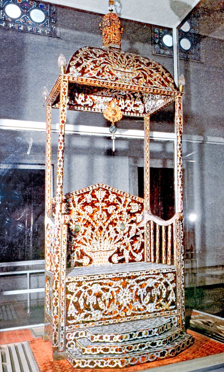 I. Ahmed’in bağa ve sedef kakmalı tahtı (TSM, Envanter nr. 1652)