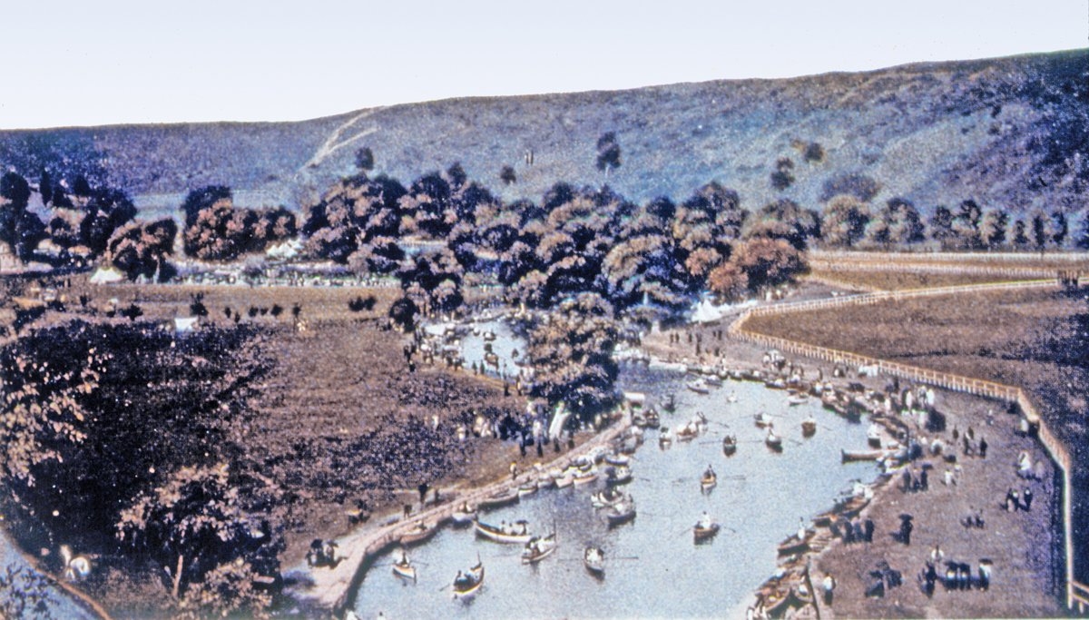 Kâğıthane’yi gösteren eski bir kartpostal (İstanbul Büyükşehir Belediyesi Atatürk Kitaplığı, Kartpostal Koleksiyonu)