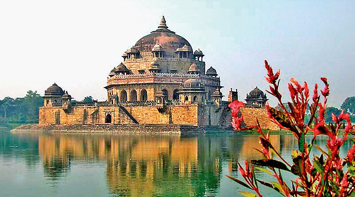 Sûrî Hükümdarı Şîr Şah’ın Sasaram’daki türbesi