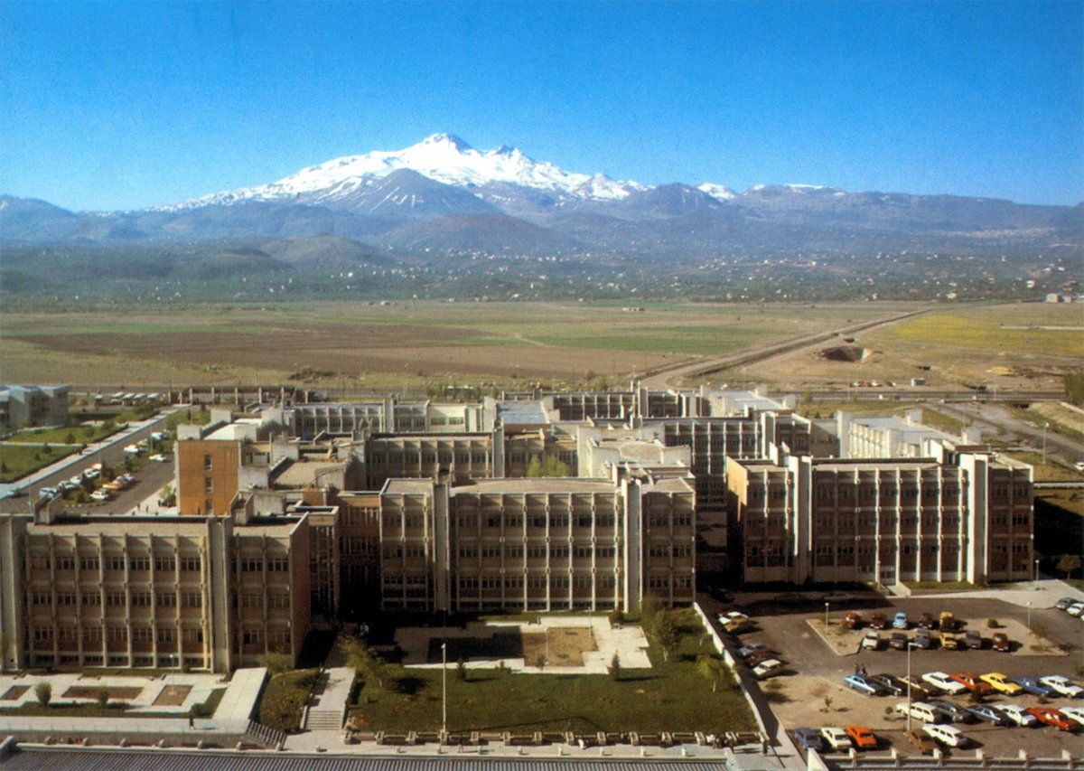 Kayseri’nin simgesi olan Erciyes dağı ile Erciyes Üniversitesi