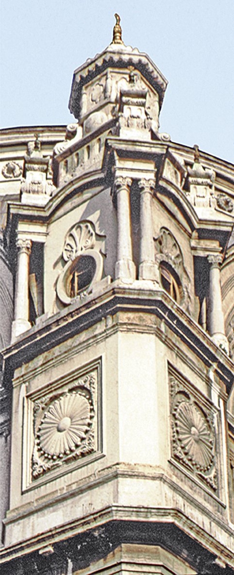 Dolmabahçe Bezmiâlem Vâlide Sultan Camii’nin empire (ampir) üslûbundaki ağırlık kulesi