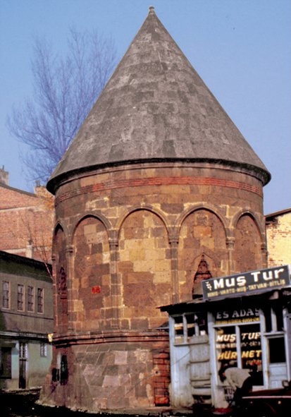 Karanlık Kümbet – Erzurum