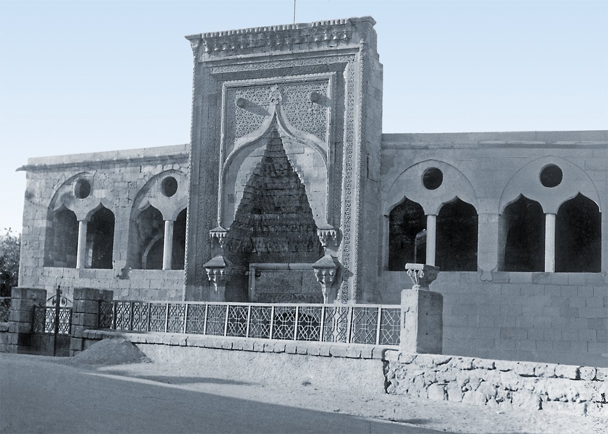 Akmedrese’nin giriş cephesi – Niğde