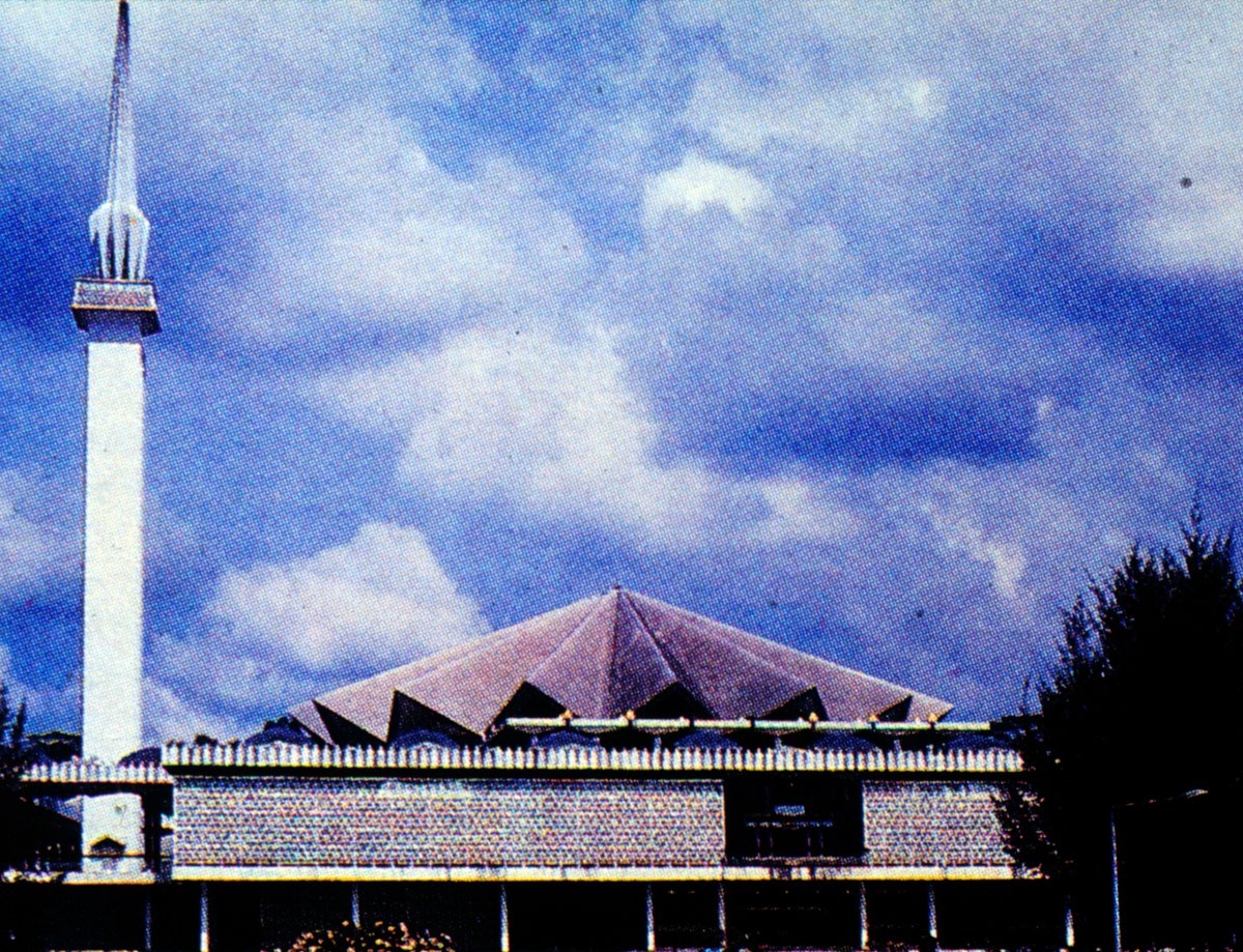 1967 yılında inşa edilen Mescid Negara (Millî Cami) – Kuala Lumpur/Malezya