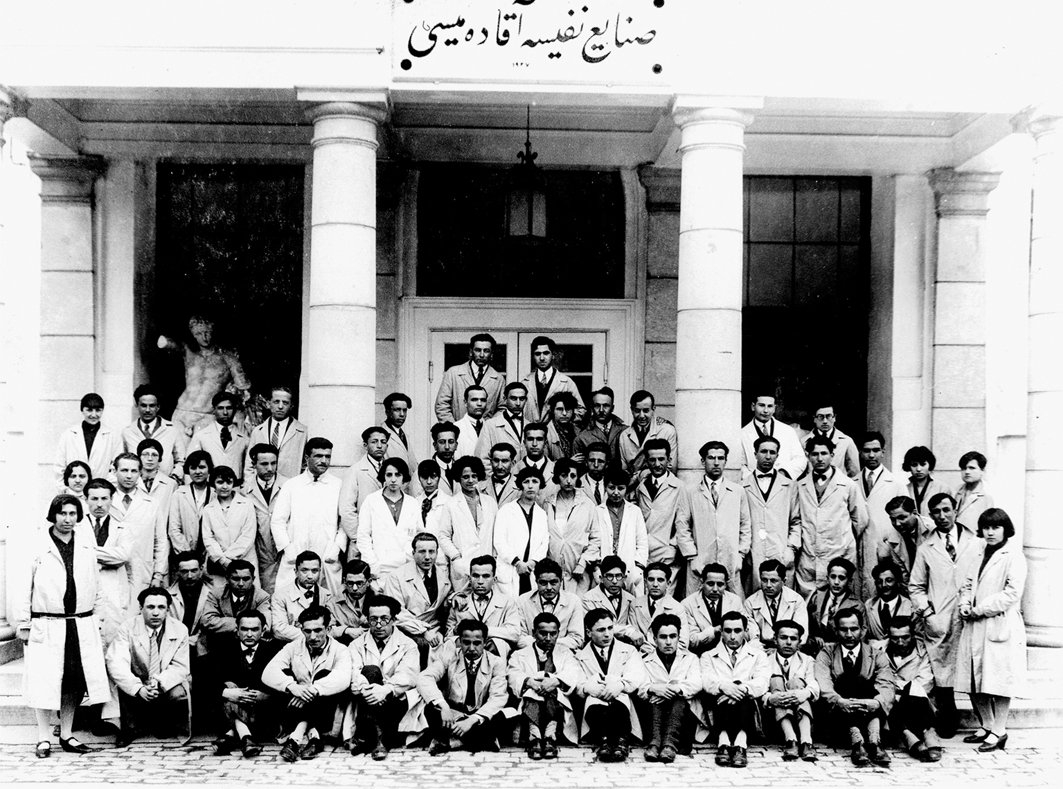 Güzel Sanatlar Akademisi öğrencilerinden bir grup