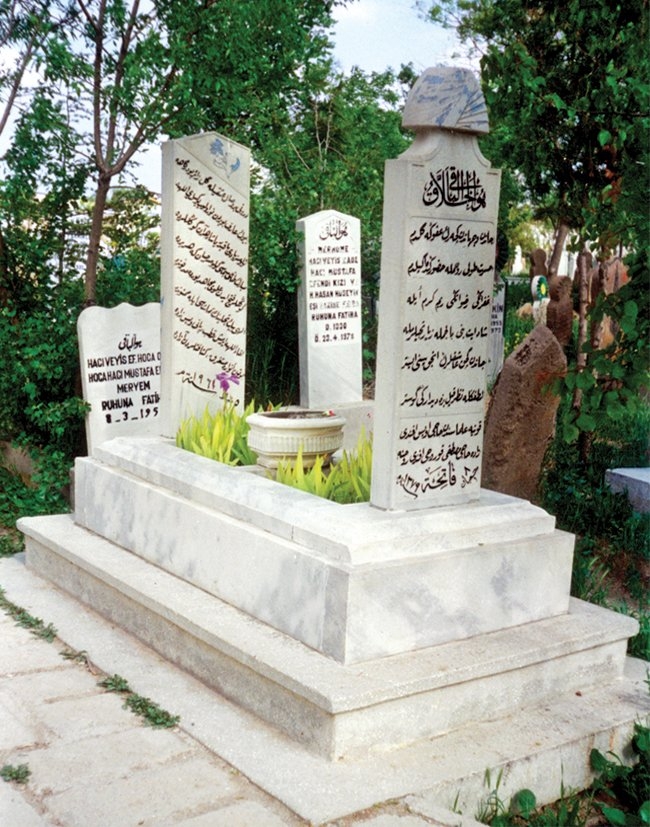 Hacıveyiszâde Mustafa’nın Üçler Kabristanı’ndaki mezarı – Konya