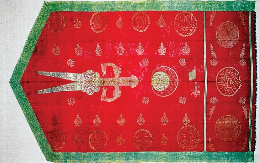 Üzerine altın ve gümüş iplikle zülfikar tipinde kılıç işlenmiş ipek bayrak (Stadtmuseum-Münster)