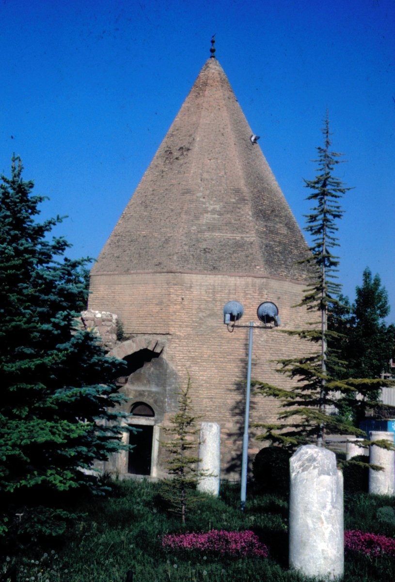 Tâcülvezir Türbesi