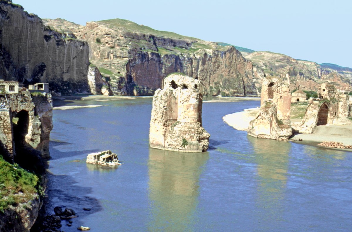 Dicle Köprüsü’nün günümüze ulaşan ayak kalıntıları