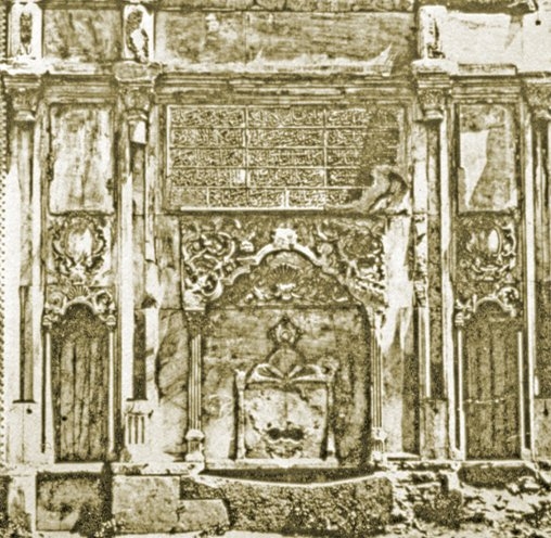 Yok olan İstanbul çeşmelerinden İskender Paşa Camii yakınındaki Sultan I. Mahmud Çeşmesi (S. Eyice arşivi)