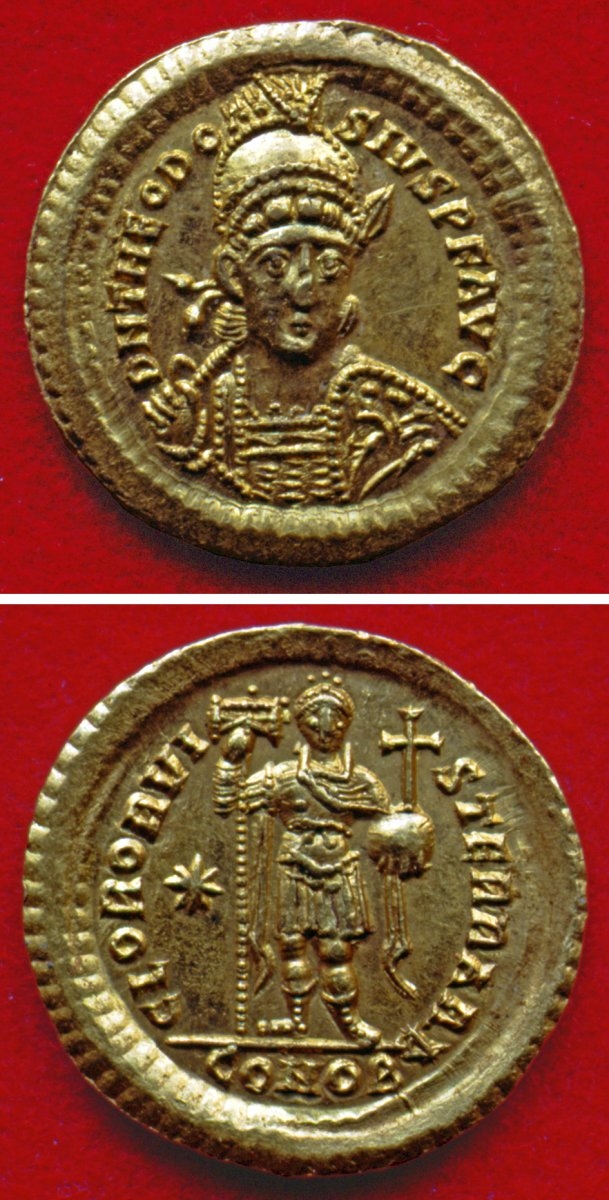 II. Theodosios devrinde basılmış altın sikke(İstanbul Arkeoloji Müzeleri, Teşhir nr. 1068)