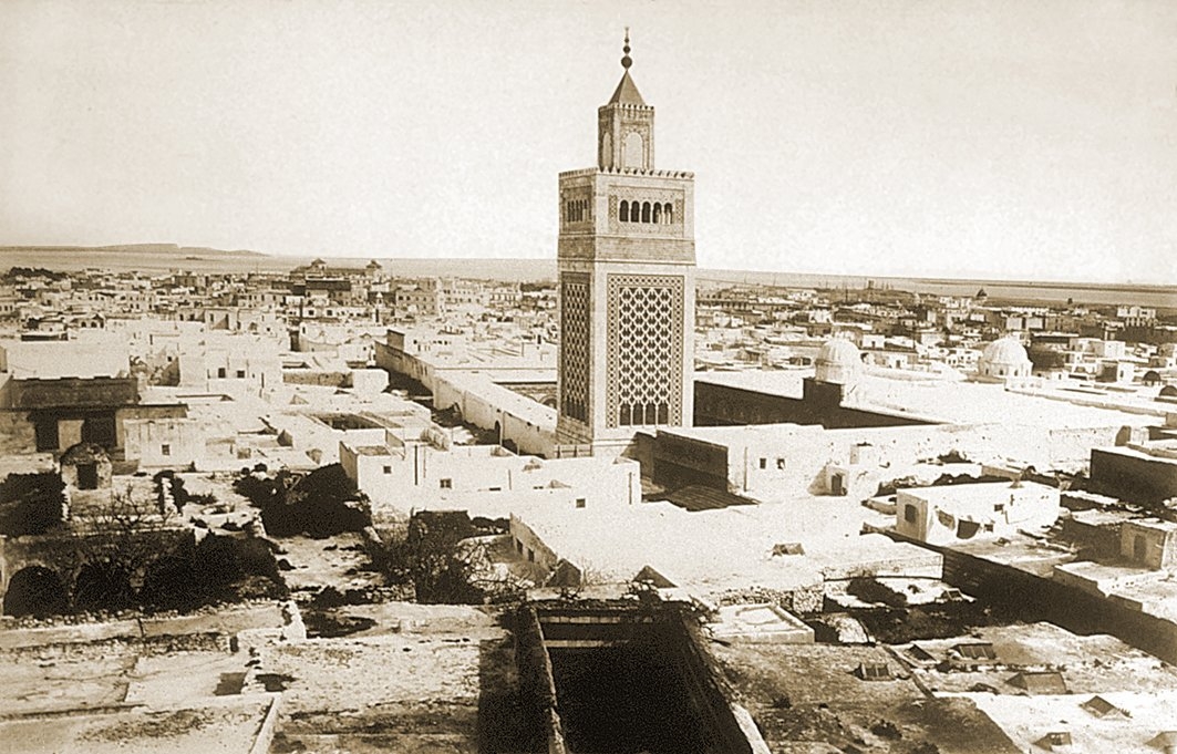 XIX. yüzyılın sonlarında Tunus şehrini ve Zeytûne Camii’ni gösteren bir fotoğraf (İÜ Ktp., Albüm, nr. 90598)