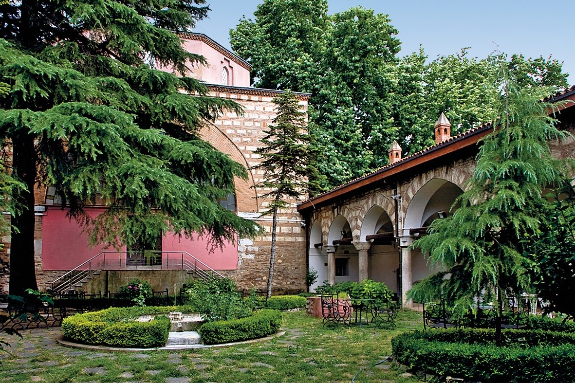 Yeşilcami Külliyesi’ninmedrese avlusundan bir görünüş