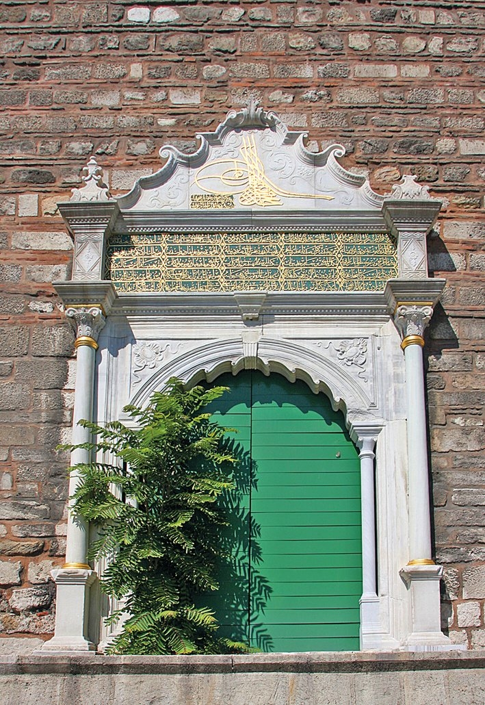 Tophâne-i Âmire’nin denize bakan cephesindeki ana kapısı