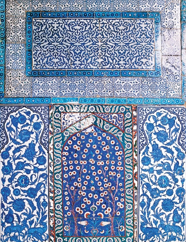 Topkapı Sarayı Sünnet Odası’nıncephesindeki çini panolar – İstanbul